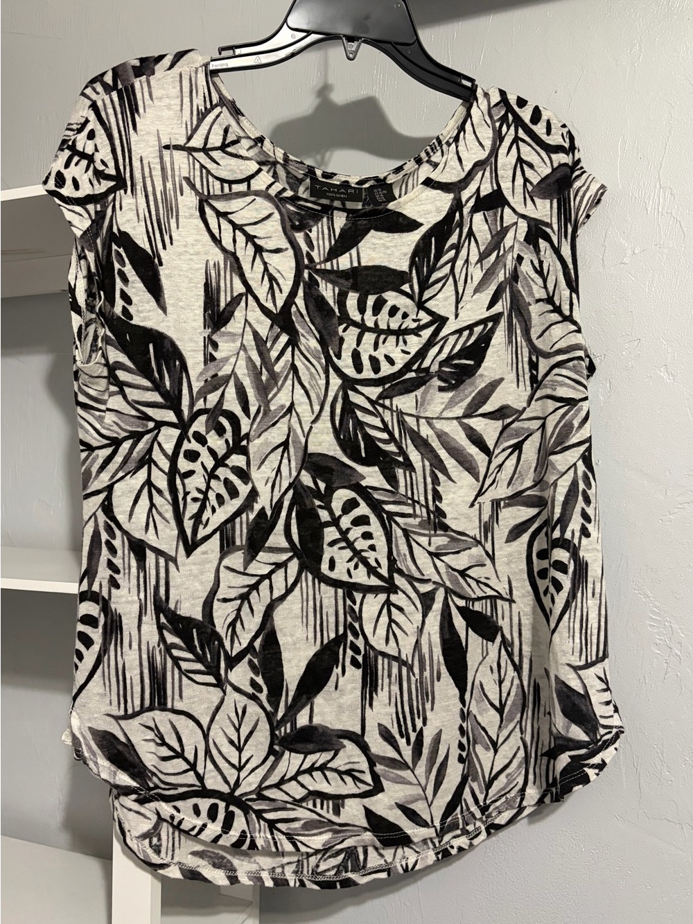 Tahari Black and White Leaf-Print Short Sleeve Top